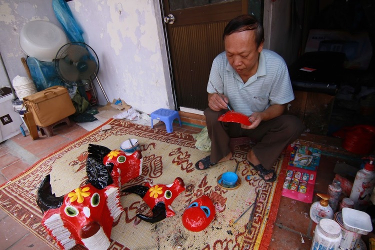 Hồn dân tộc trong những mặt nạ giấy bồi