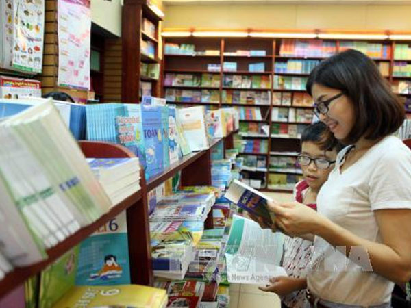 Bộ GD-ĐT: Không yêu cầu học sinh làm bài trực tiếp trên SGK để tránh lãng phí