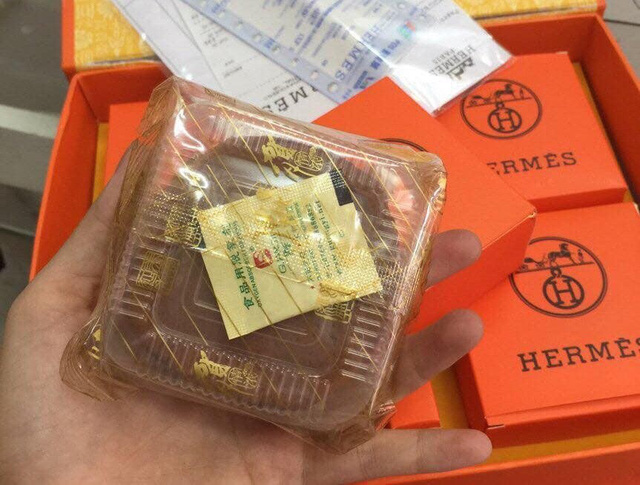 Bánh trung thu 3 triệu đồng để ngắm, anh taxi bán hạt điều kiếm nghìn USD