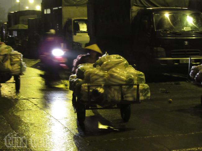 Về thông tin bảo kê chợ Long Biên: Tạm đình chỉ công việc cá nhân liên quan để chờ kết luận điều tra