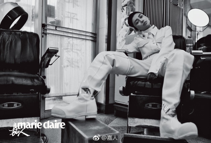 Bà xã Huỳnh Hiểu Minh cắt tóc cua nam tính, tự tin tạo dáng trên tạp chí