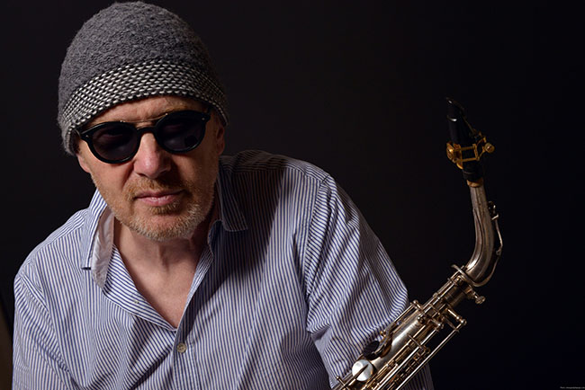 Cha con nghệ sĩ Quyền Văn Minh cùng hòa tấu với nghệ sĩ tên tuổi nhạc Jazz Bỉ