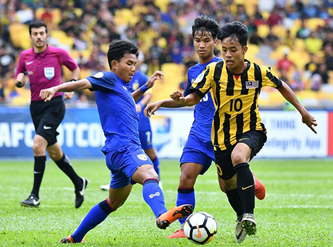 Cầu thủ Malaysia tái hiện pha kung-fu của De Jong ở giải U16 châu Á