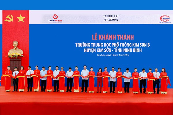 Xúc động hình ảnh Chủ tịch nước Trần Đại Quang ở ngôi trường cũ