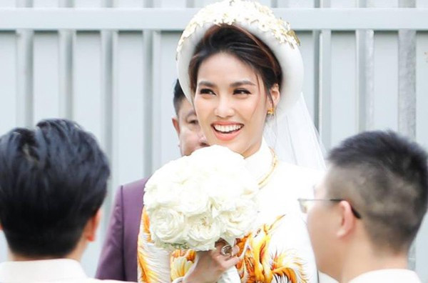 Lan Khuê lộng lẫy trong đám hỏi xa hoa với John Tuấn Nguyễn
