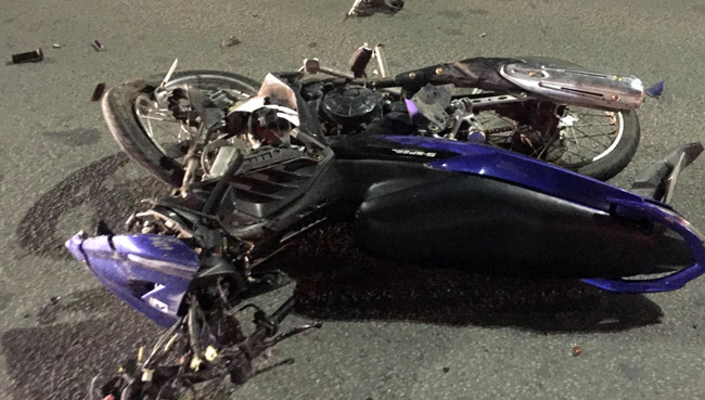 Đôi nam nữ lao vào đuôi xe tải trên cầu Sài Gòn tử vong