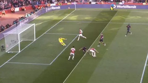 Trọng tài nhắm mắt công nhận bàn thắng việt vị của Aubameyang