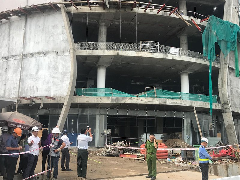 Nhiều người rơi từ tầng 4 công trình trên đường Phạm Văn Đồng