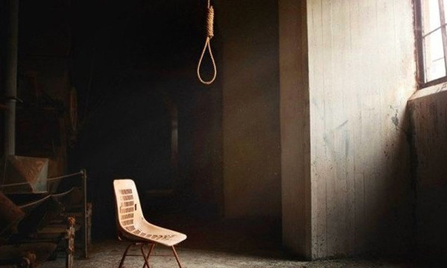 Giật mình phát hiện cán bộ xã tử vong trong tư thế treo cổ