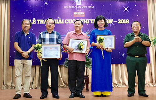 Trao giải cuộc thi thơ 2017-2018