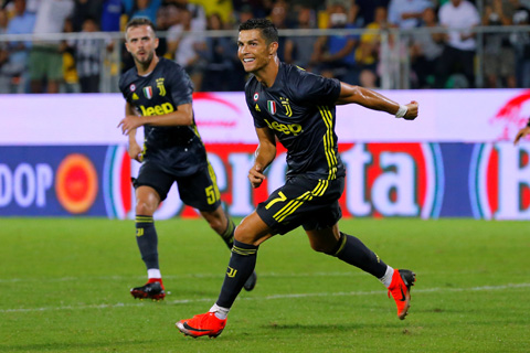 Lần đầu tiên, Ronaldo đích thực hiện diện ở Juventus