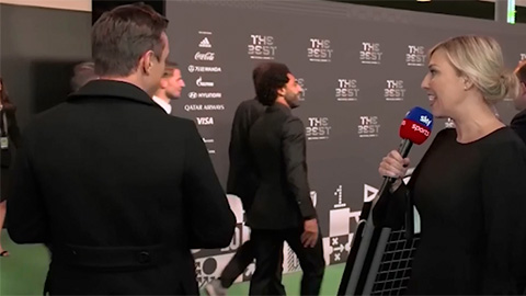 Salah bất lịch sự trước ống kính truyền hình trực tiếp Salah bất lịch sự trước ống kính truyền hình trực tiếp