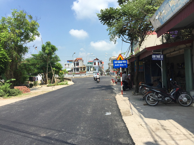Trong 1 ngày, hoàn thành con đường nhựa dài 2km dẫn đến khu an táng Chủ tịch nước