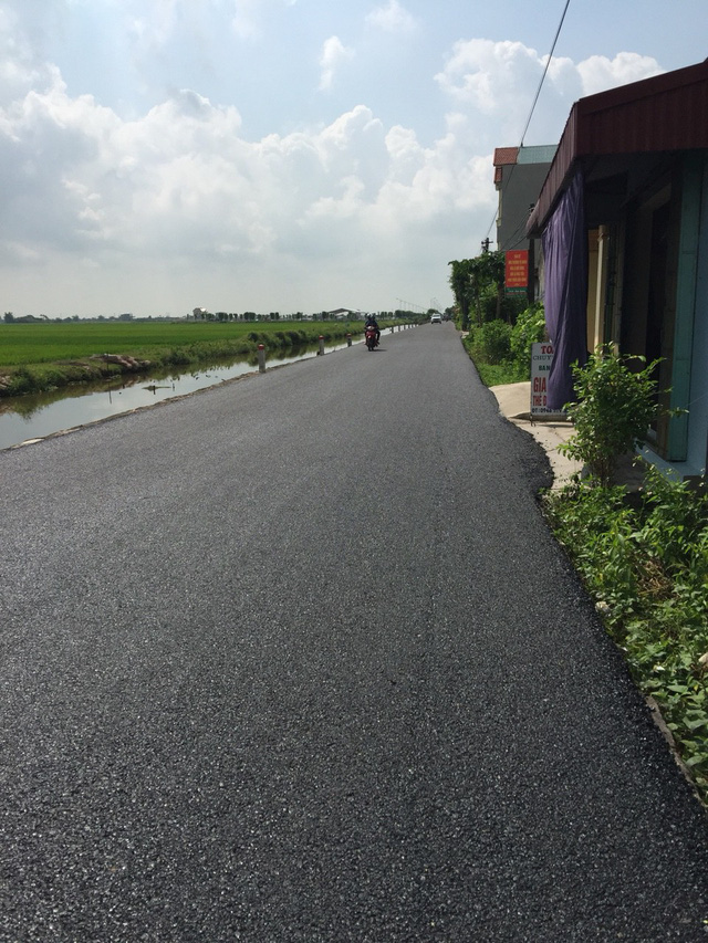 Trong 1 ngày, hoàn thành con đường nhựa dài 2km dẫn đến khu an táng Chủ tịch nước