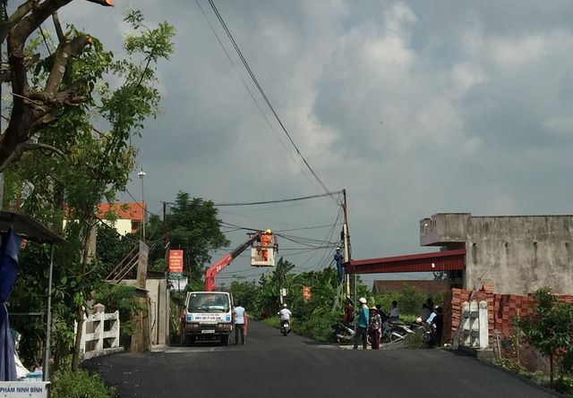Trong 1 ngày, hoàn thành con đường nhựa dài 2km dẫn đến khu an táng Chủ tịch nước