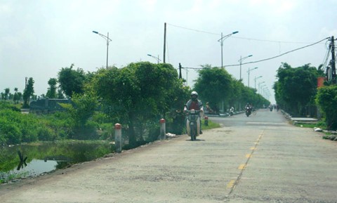 Trong 1 ngày, hoàn thành con đường nhựa dài 2km dẫn đến khu an táng Chủ tịch nước