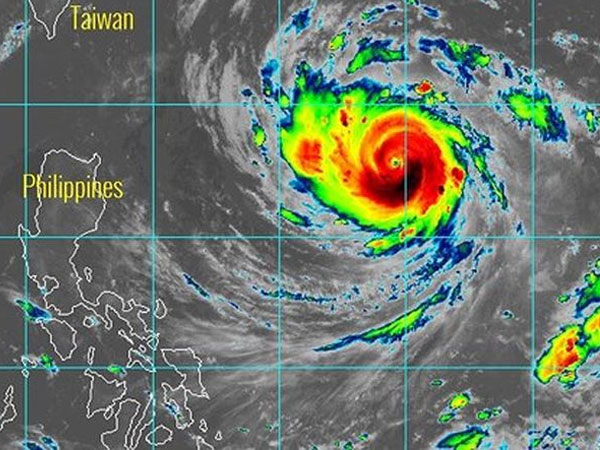 Xuất hiện siêu bão Trami gần Biển Đông