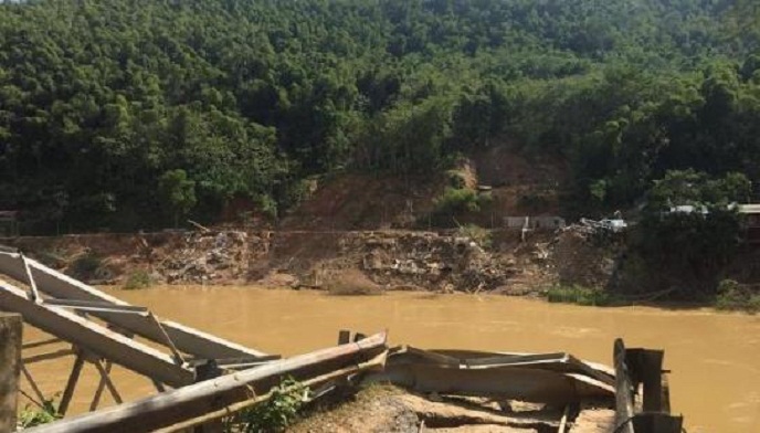 Thanh Hoá: Lũ cuốn trôi cầu treo, người dân xã miền núi Trung Thành vẫn bị chia cắt