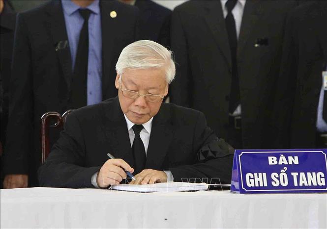 Đoàn BCH Trung ương Đảng viếng Chủ tịch nước Trần Đại Quang