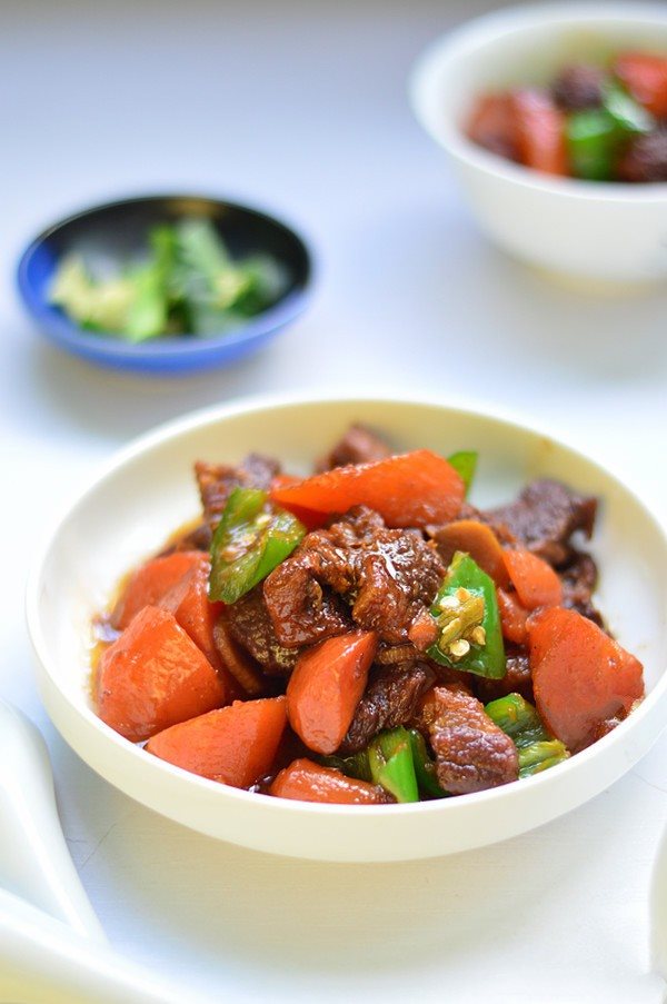 Nạm bò rim cà rốt cho bữa tối vừa ngon miệng vừa ấm cúng