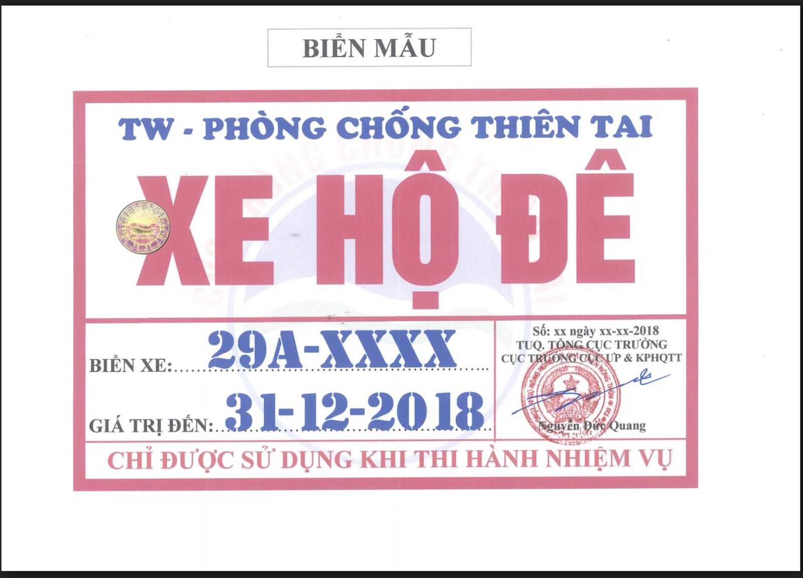 7 xe sang biển trắng mang phù hiệu Xe hộ đê giả