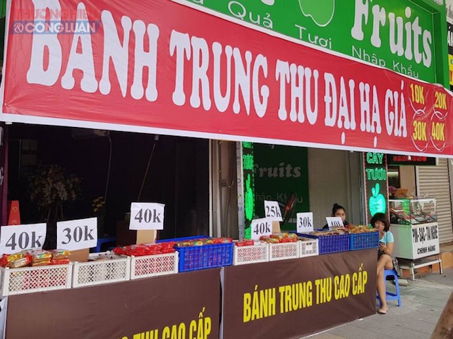 Sau rằm tháng tám, xuất hiện bánh trung thu đại hạ giá