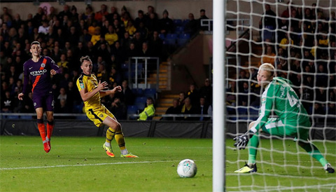 Oxford 0-3 Man City: Sao mai Foden lập chiến công Oxford 0-3 Man City: Sao mai Foden lập chiến công