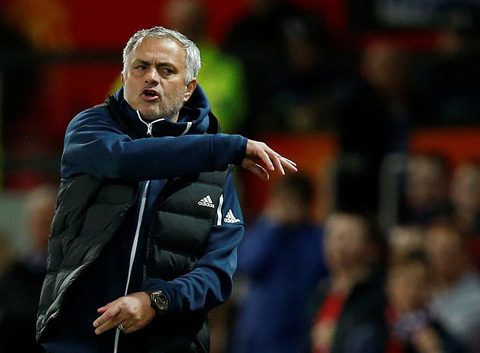 Mourinho: Tôi biết M.U sẽ gặp vấn đề với Phil Jones