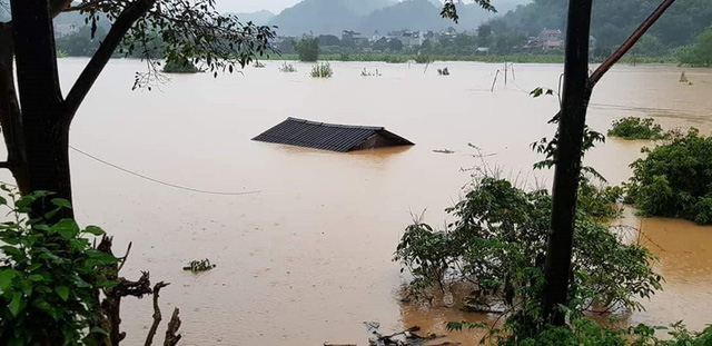 Mưa lũ, nhiều xã miền núi phía Bắc bị cô lập