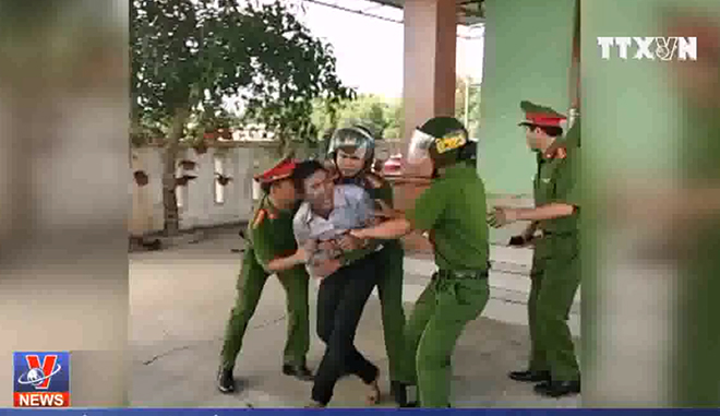 Quảng Bình khởi tố đối tượng nhốt 3 con rồi phóng hỏa Quảng Bình khởi tố đối tượng nhốt 3 con rồi phóng hỏa