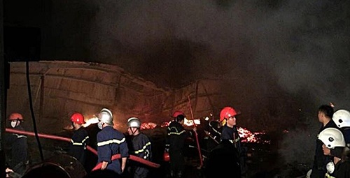 Quảng Nam: Xưởng gỗ rộng 1.500m2 bị lửa thiêu rụi trong đêm