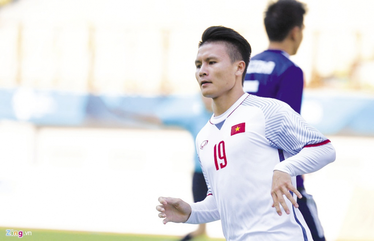 Quang Hải xuất ngoại, nên không?