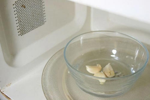 7 chiêu bóc tỏi nhanh trong vòng ‘một nốt nhạc’, không lo mùi dính tay