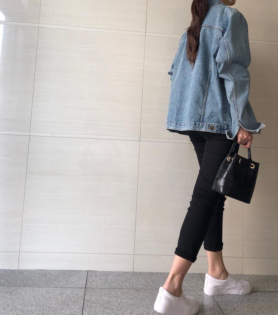 Sợ diện blazer già, áo khoác denim chính là lựa chọn thay thế cực trẻ trung dành cho các nàng công sở