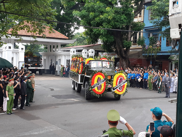 Hình ảnh đáng nhớ về đoàn xe tang đưa linh cữu Chủ tịch nước về quê nhà