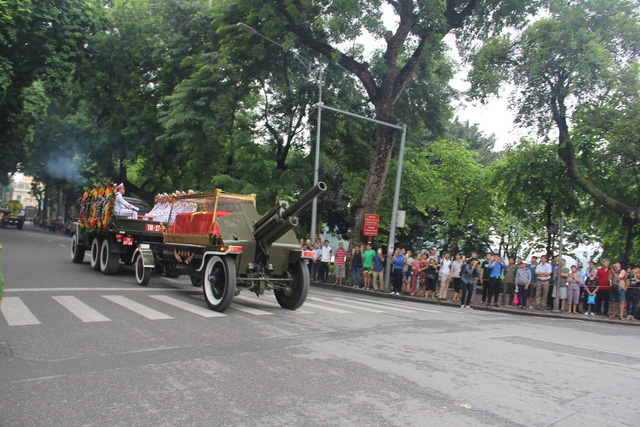 Hình ảnh đáng nhớ về đoàn xe tang đưa linh cữu Chủ tịch nước về quê nhà Hình ảnh đáng nhớ về đoàn xe tang đưa linh cữu Chủ tịch nước về quê nhà