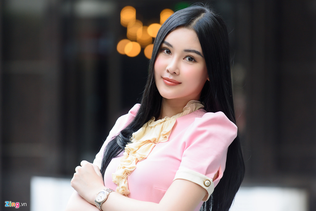 Hoa hậu Đại dương Ngân Anh: Tôi lạc lõng giữa showbiz