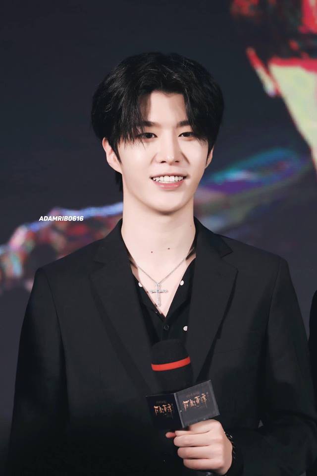 Phạm Băng Băng bình an vô sự, em trai Phạm Thừa Thừa không còn khóc lóc, cười vô tư tại sự kiện?