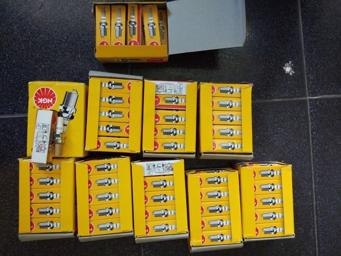 Triệt phá nhiều tụ điểm bán phụ tùng xe máy giả nhãn hiệu NGK