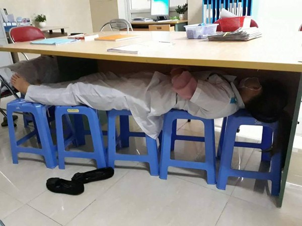 Nỗi khổ của sinh viên học ngành Y: Ăn tranh thủ, ngủ khẩn trương, ế là chuyện bình thường!