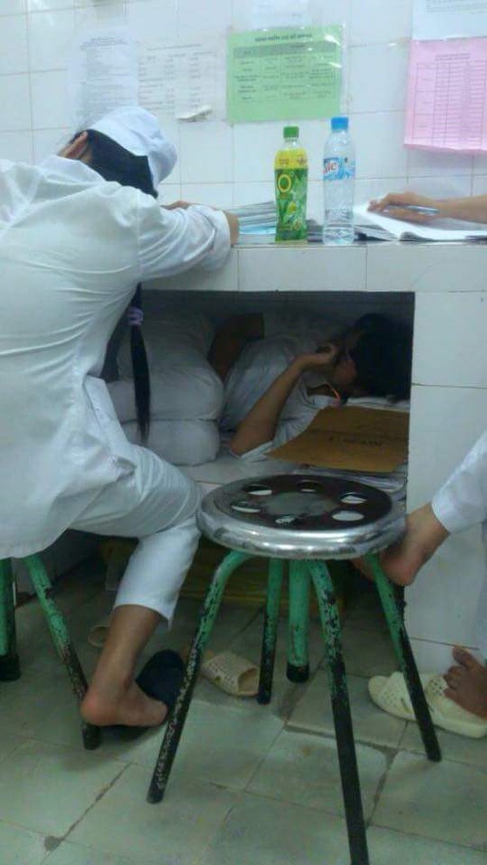 Nỗi khổ của sinh viên học ngành Y: Ăn tranh thủ, ngủ khẩn trương, ế là chuyện bình thường!