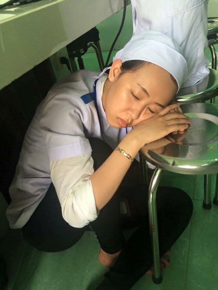 Nỗi khổ của sinh viên học ngành Y: Ăn tranh thủ, ngủ khẩn trương, ế là chuyện bình thường!