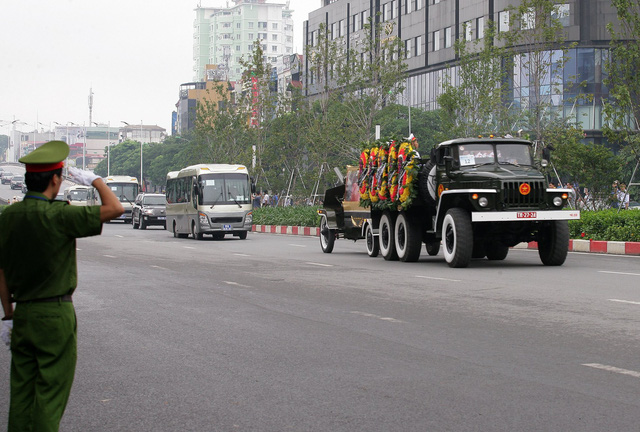 Xúc động hình ảnh người dân Hà Nội tiễn biệt Chủ tịch nước Xúc động hình ảnh người dân Hà Nội tiễn biệt Chủ tịch nước