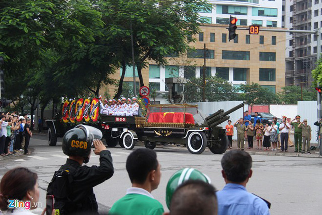 Xúc động hình ảnh người dân Hà Nội tiễn biệt Chủ tịch nước