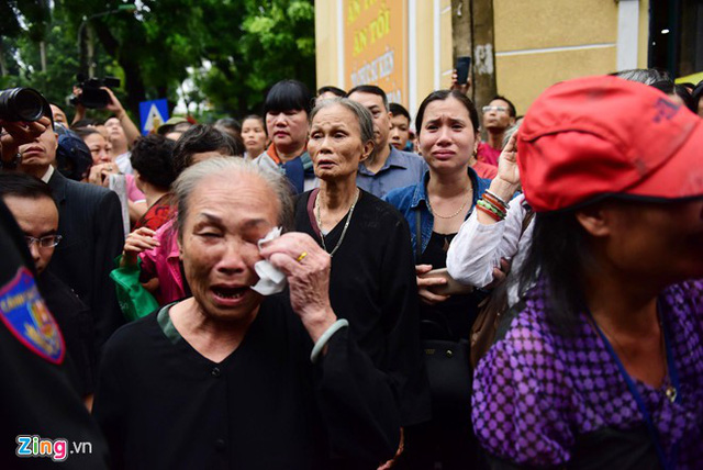 Xúc động hình ảnh người dân Hà Nội tiễn biệt Chủ tịch nước