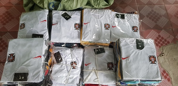 200 giày dép giả nhãn hiệu Nike bị thu giữ