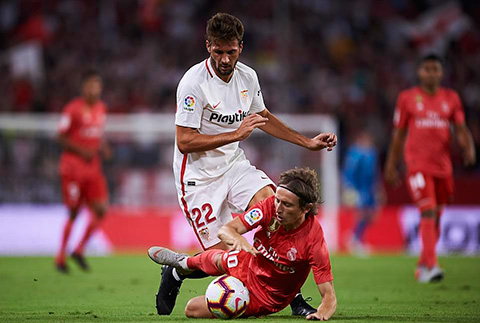 Sevilla 3-0 Real Madrid: Tiếp bước Barca, Real thua vỡ mặt trên sân Sevilla