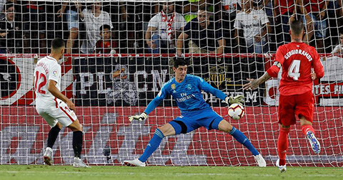 Sevilla 3-0 Real Madrid: Tiếp bước Barca, Real thua vỡ mặt trên sân Sevilla