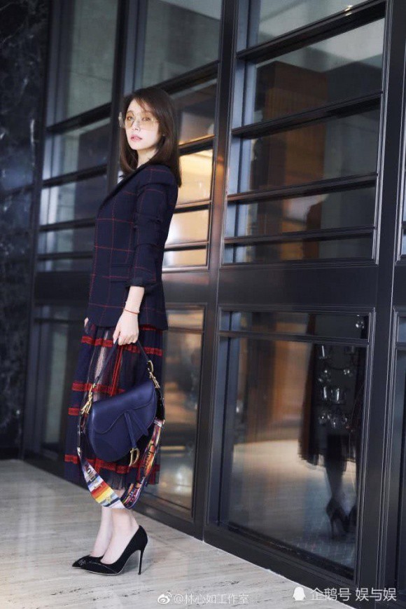 Không còn sến sẩm, Lâm Tâm Như bất ngờ sành điệu thời thượng, khoe nhẫn kim cương chồng tặng