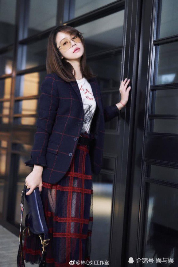 Không còn sến sẩm, Lâm Tâm Như bất ngờ sành điệu thời thượng, khoe nhẫn kim cương chồng tặng